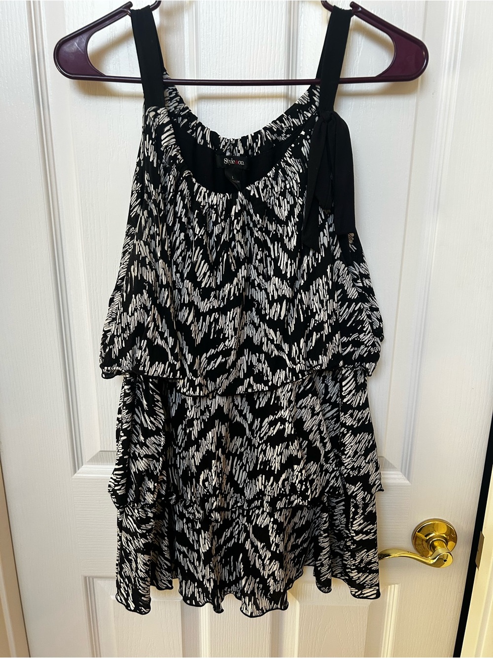 Style & Co. Black and White Abstract Print Top 🤍🖤🤍
